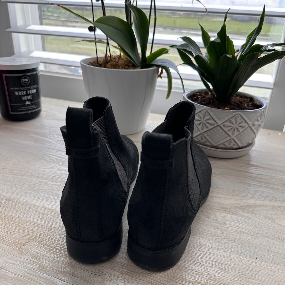 Toms Black Suede Women’s Chelsea Boots - Picture 5 of 8